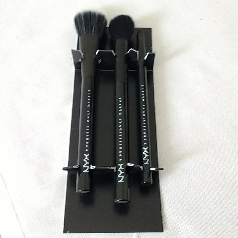 NYX PROFESSIONAL Essential Eye And Face Brush Set, Trio Of Pro Brushes